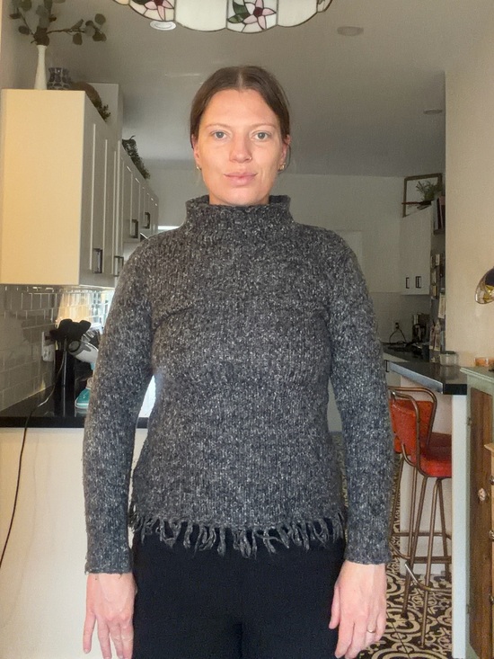 Braemar Sweaters - Y2K Women’s Gray Fringe Hem Knit Sweater